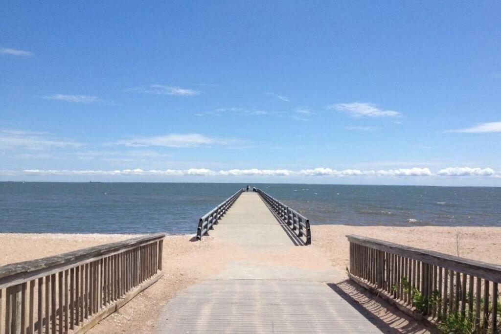 Beachy Bay Breeze Bungalow 2Br With Parking And Close To Many Amenities. West Haven Eksteriør billede