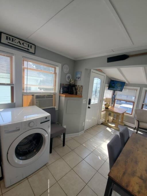 Beachy Bay Breeze Bungalow 2Br With Parking And Close To Many Amenities. West Haven Eksteriør billede