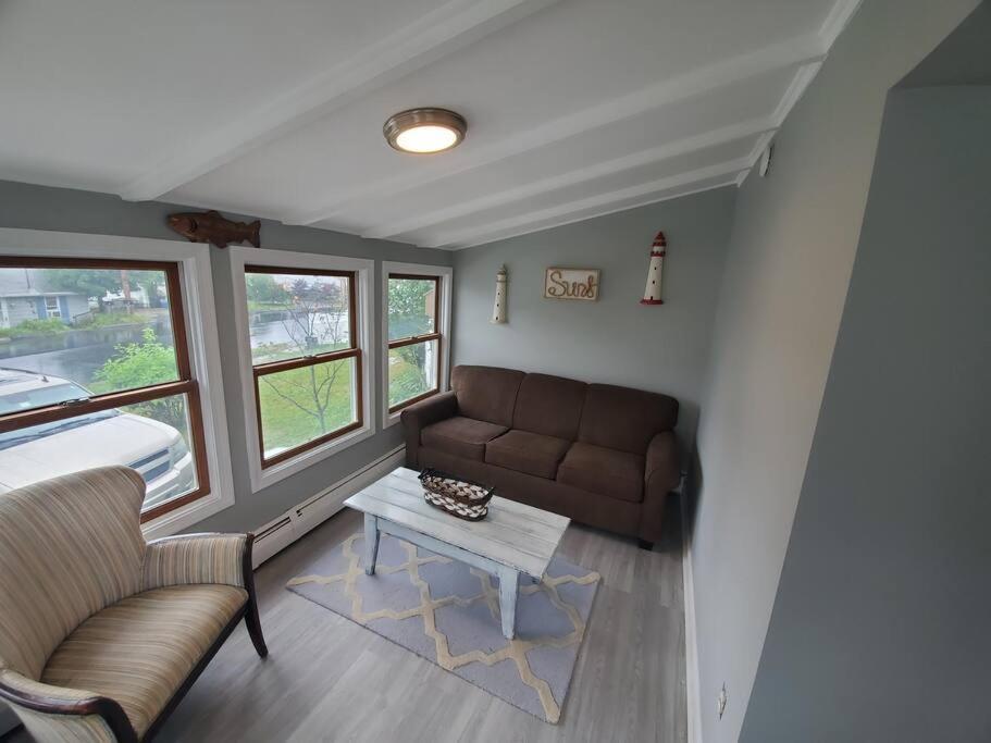 Beachy Bay Breeze Bungalow 2Br With Parking And Close To Many Amenities. West Haven Eksteriør billede