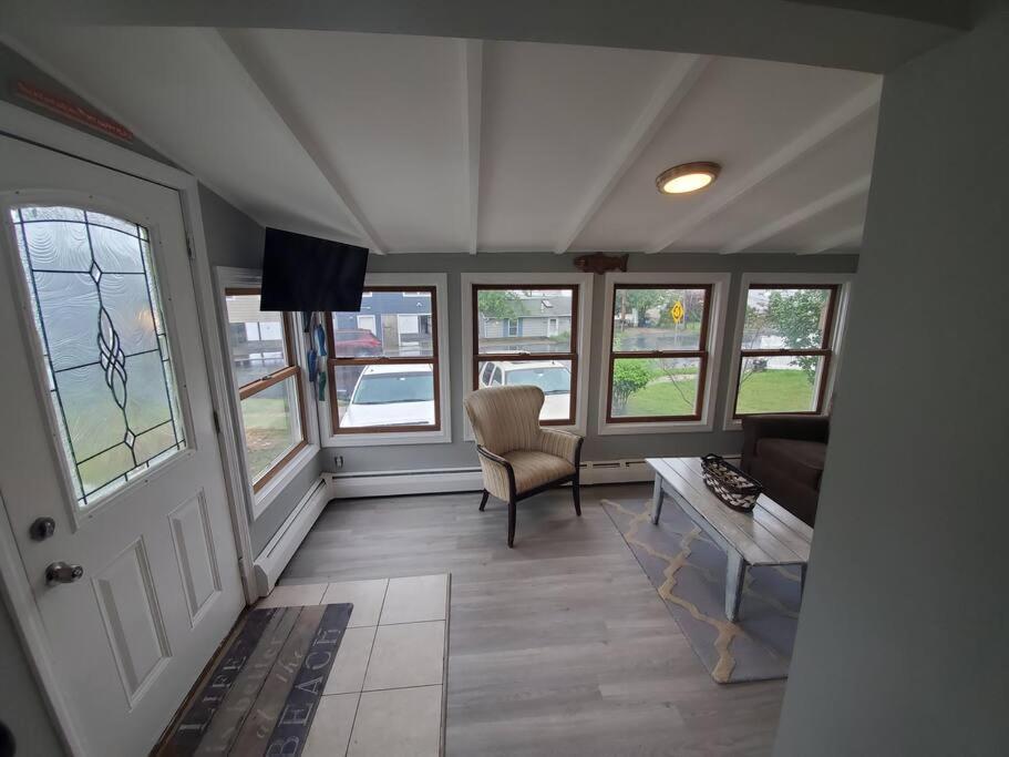Beachy Bay Breeze Bungalow 2Br With Parking And Close To Many Amenities. West Haven Eksteriør billede